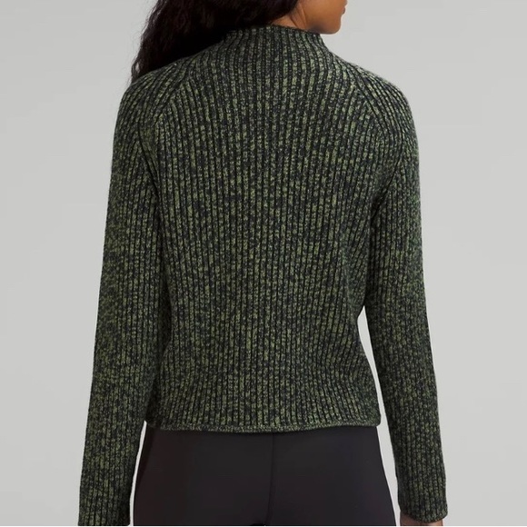 LULULEMON BLACK/GREEN Cropped Mock Turtleneck Sweater LIKE NEW - Picture 2 of 8